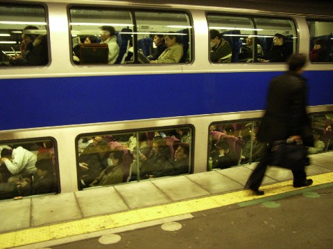 夜のラッシュの常磐線グリーン車