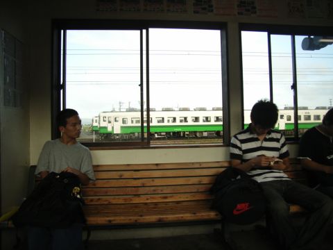 小牛田駅の待合所