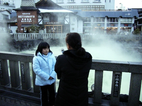 草津温泉の湯畑（ゆばたけ・各旅館に回す前にお湯をこうやって冷ましているらしい）