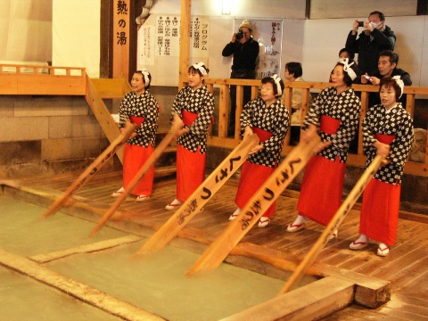 草津 湯もみと踊りのショー