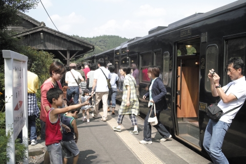 嘉例川駅に停車