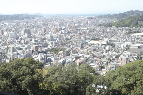 松山城の天守より市街を望む