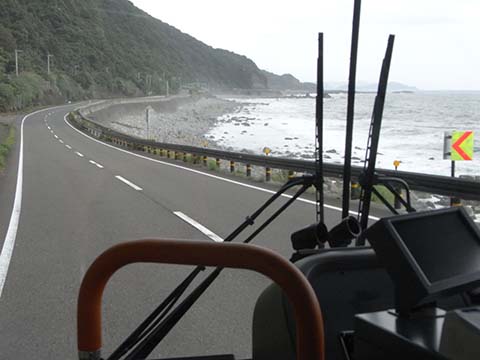 梅雨に入った室戸岬を周る奈半利から甲浦に行くバス