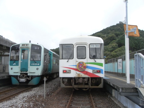 海部で阿佐海岸鉄道の列車ASA-101を待っていた牟岐線徳島行きのキハ1500単行列車